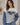 Gestreifter Damenpullover mit Ärmeln in Denim-Optik und LA-Schriftzug – Marineblau